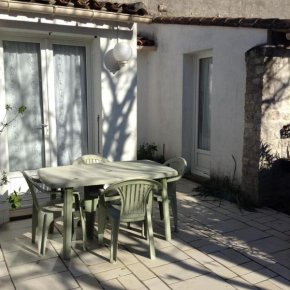 Maison de 2 chambres avec terrasse amenagee et wifi a Sainte Marie de Re a 1 km de la plage